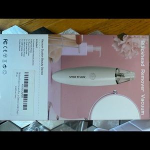 Blackhead remover vacuum